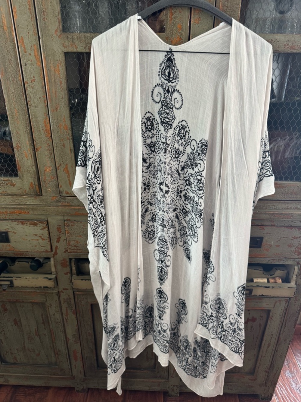Lightweight White Open-Front Kimono with Black Paisley Print